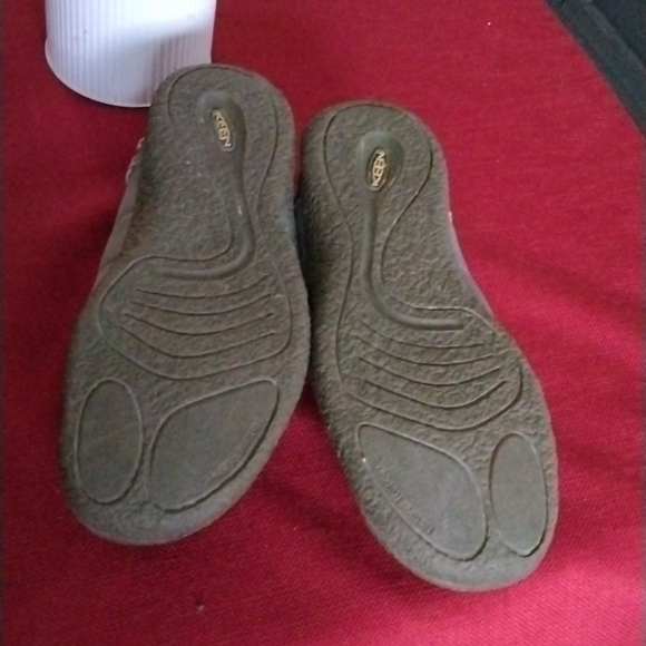 KEEN SLIPPERS - Picture 6 of 11